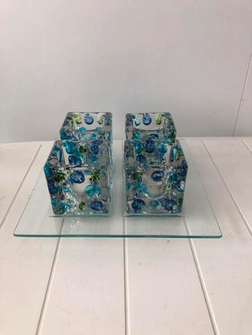 Glazen bord met 4 waxine/kaarsjes houders beschikbaar voor biedingen