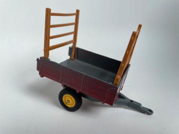 model kipkar met kunststof rekken, Britains, 1/32 beschikbaar voor biedingen