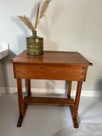 Ouderwets (brocante) klepbankje (schoolbankje), Huis en Inrichting, Bureaus, Ophalen, Gebruikt