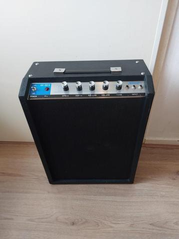 National GA-99TR 70's vintage gitaar versterker beschikbaar voor biedingen
