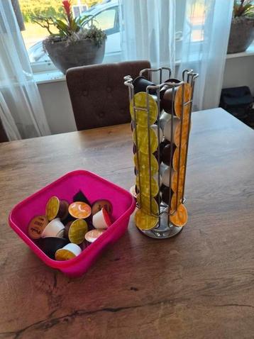 Cuphouder met koffiecups beschikbaar voor biedingen