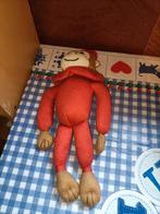 speelgoed Museum aap knuffel met rood pak 39 cm, Ophalen of Verzenden