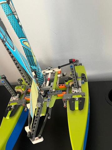 Lego Technic 42105 Catamaran beschikbaar voor biedingen