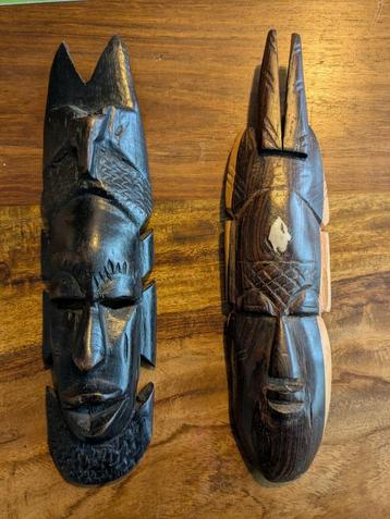 Houten maskers / sculpturen beschikbaar voor biedingen