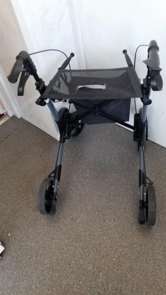 Topro  troja  rollator  lichtgewicht  OPVOUWBAAR MAAT  M, Diversen, Rollators, Zo goed als nieuw, Lichtgewicht, Opvouwbaar, Ophalen of Verzenden