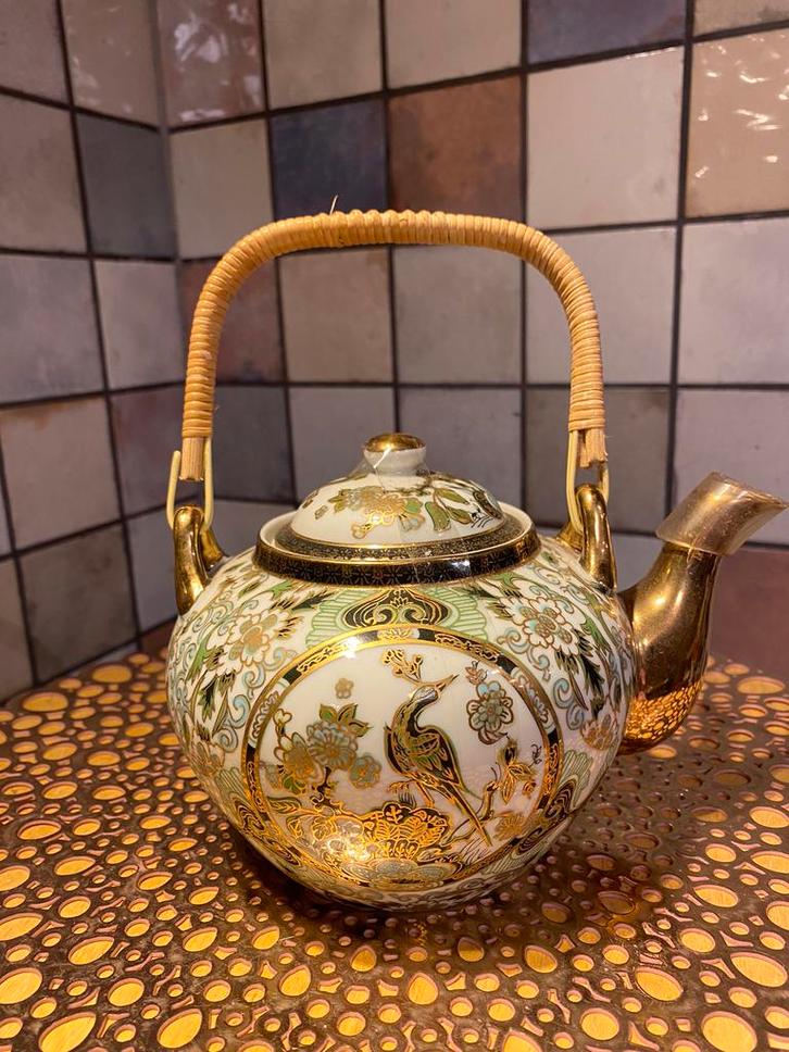 Saji Japan Fine China theepot,handbeschilderd,gouden accent., Antiek en Kunst, Antiek | Porselein, Ophalen of Verzenden