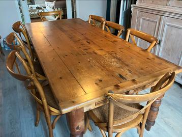 Country chic tafel beschikbaar voor biedingen