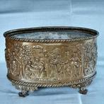 ovale, koperen jardinière / bloempot in reliëf antiek, Antiek en Kunst, Ophalen
