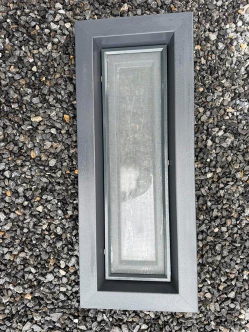 Kunststof kozijn, antr.grijs 100x45cm buiten/89x29cm binnen, Doe-het-zelf en Verbouw, Kozijnen en Schuifpuien, Zo goed als nieuw