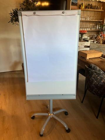 Flipover met papier - Verstelbaar beschikbaar voor biedingen