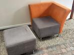 Mooie Oranje Hoekstoel en Hocker / poef, Huis en Inrichting, Fauteuils, Ophalen, Gebruikt, Design, 75 tot 100 cm