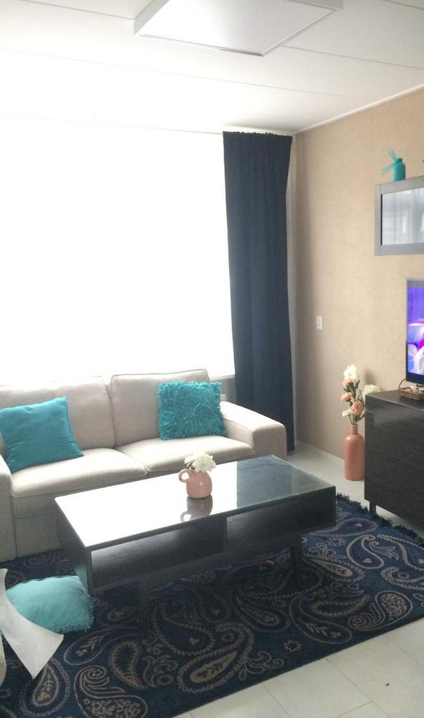 Ikea Regissör salontafel bruin met glasplaat, Huis en Inrichting, Tafels | Bijzettafels, Zo goed als nieuw, Ophalen of Verzenden