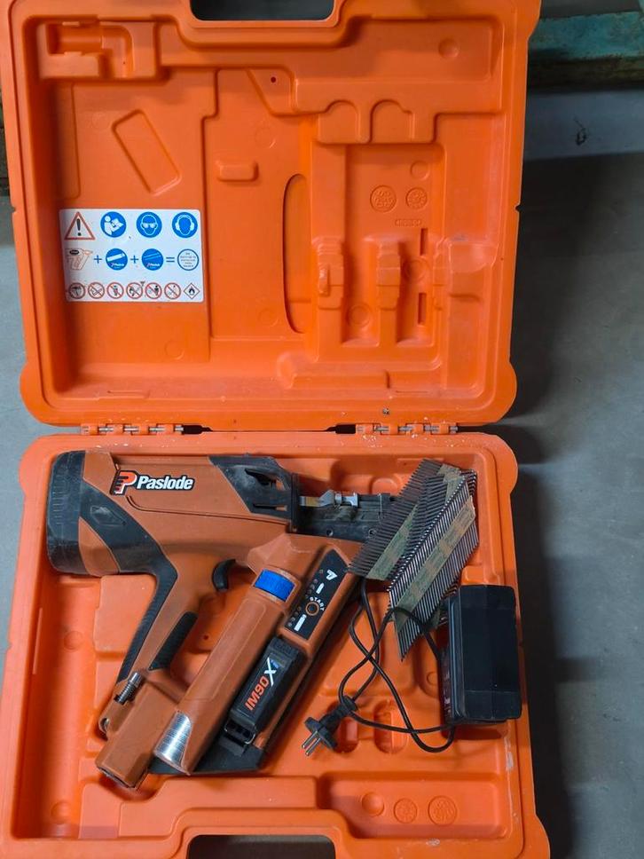 Paslode IM90Xi Gas Nageltacker - Gebruikt, Doe-het-zelf en Verbouw, Gereedschap | Handgereedschap, Gebruikt, Ophalen