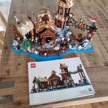 LEGO Ideas Vikingdorp 21343 - Compleet met Boekjes beschikbaar voor biedingen