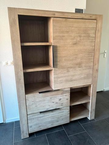 Kast 125 x 170 cm beschikbaar voor biedingen