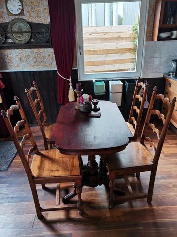 Antieke tafel met 4 eikelstoeltjes frans  beschikbaar voor biedingen