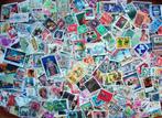 700 verschillende Wereldzegels, uit 43 landen., Verzenden, Gestempeld, Overige thema's