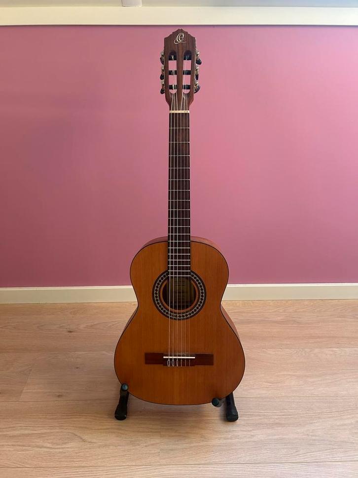 Ortega Gitaar RSTC5M - 3/4 - Inclusief standaard en tas, Muziek en Instrumenten, Snaarinstrumenten | Gitaren | Bas, Zo goed als nieuw