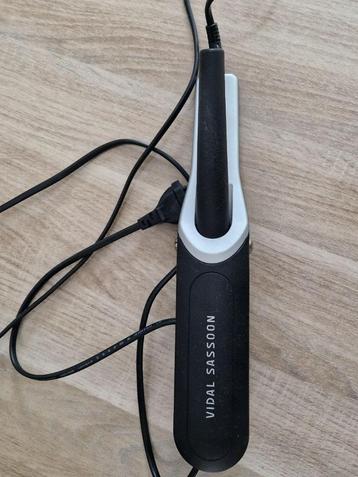 Fohn, Fohn borstel en straightener beschikbaar voor biedingen