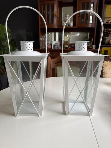 2 Witte Metalen Windlichten - Decoratief beschikbaar voor biedingen