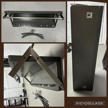 Mooie Wandkapstok met Plank & 6 Hangers beschikbaar voor biedingen