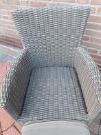 Grijze wicker tuinstoel met kussen, Tuin en Terras, Tuinstoelen, Ophalen, Zo goed als nieuw, Wicker, Stapelbaar