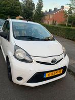 Toyota Aygo 1.0 12V Vvt-i 5DRS 2013 Wit, Auto's, Voorwielaandrijving, Euro 5, 1190 kg, Zwart