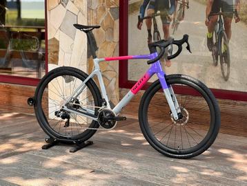 Scott Addict Gravel 20 Narwal Grey/Fade Purple maat L beschikbaar voor biedingen