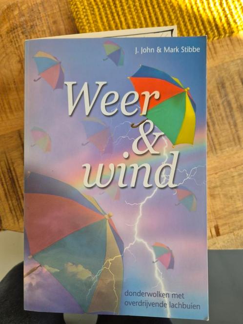 J. John - Weer & wind, Boeken, Humor, Zo goed als nieuw, Ophalen of Verzenden