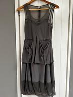 Indies Taupe Jurk - Maat S, Bruin, Ophalen of Verzenden, Zo goed als nieuw, Knielengte