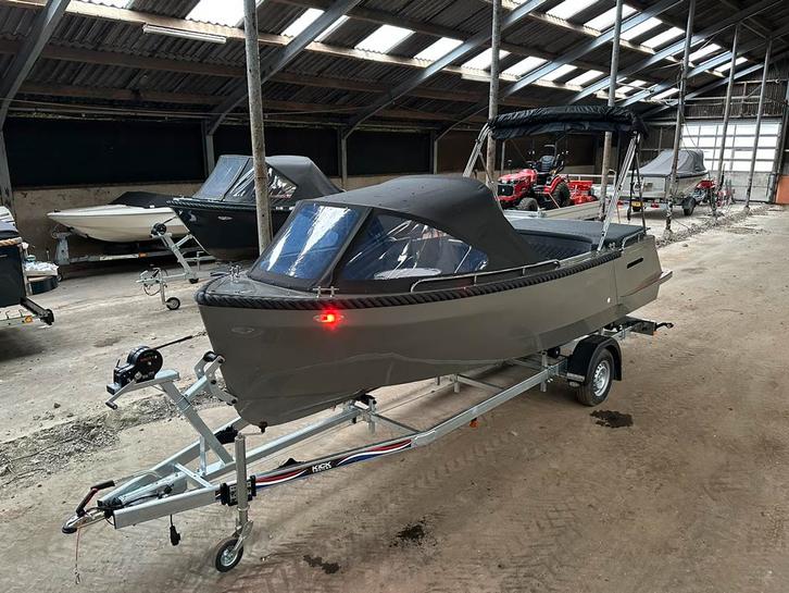 Nieuw demo Elegance 635 helemaal compleet, Watersport en Boten, Sloepen, Nieuw, 6 meter of meer, Buitenboordmotor, Benzine, Polyester