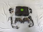 Defecte Xbox (gratis) | 2 controllers | voeding en AV, Spelcomputers en Games, Ophalen of Verzenden, Niet werkend, Met 2 controllers