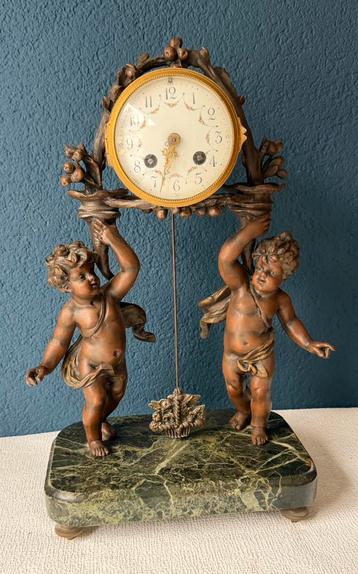 Pendule met putti’s beschikbaar voor biedingen