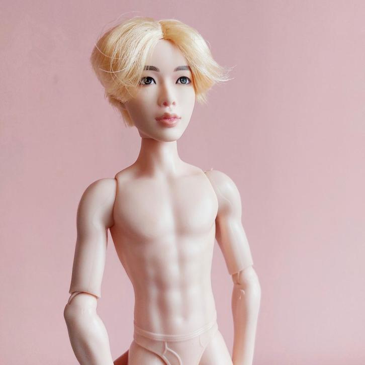 2015 Mattel GKC88 BTS Jin Idol Fashion Doll K-pop, Verzamelen, Poppen, Zo goed als nieuw, Pop, Ophalen of Verzenden