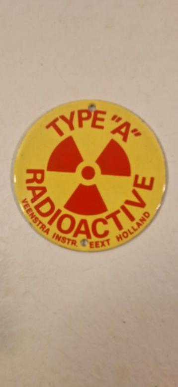 Emaille bordje Radioactive Veenstra beschikbaar voor biedingen