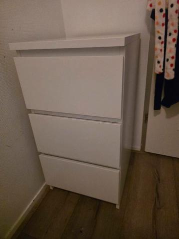 Malm Nachtkastje met 3 Laden