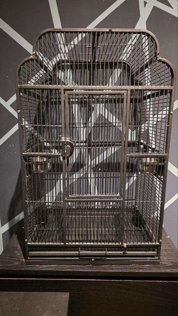 Papegaaien/parkieten kooi *met onderstel*, Dieren en Toebehoren, Vogels | Hokken en Kooien, Gebruikt, Vogelkooi, Metaal, Ophalen