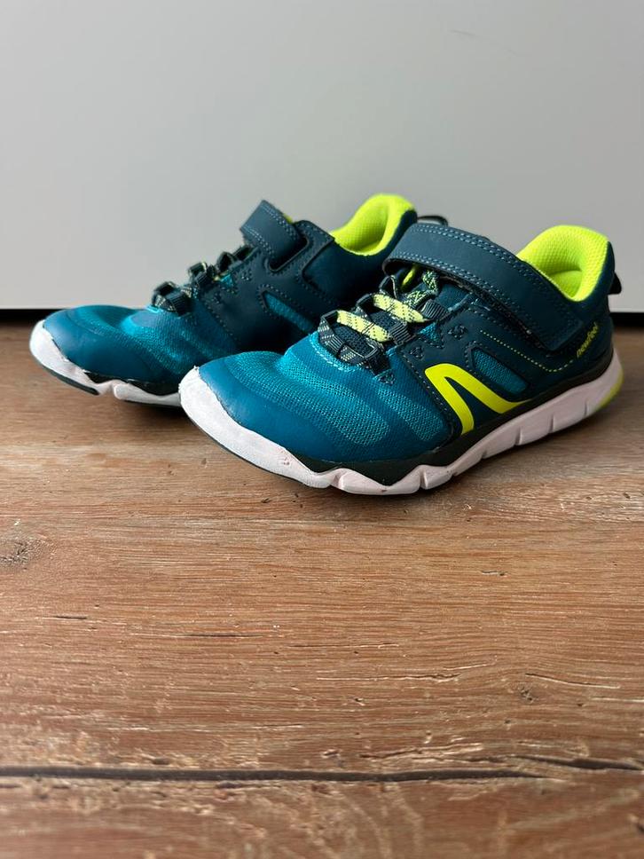 Gymschoenen van Decathlon maat 34, Kinderen en Baby's, Kinderkleding | Schoenen en Sokken, Gebruikt, Sportschoenen, Jongen of Meisje