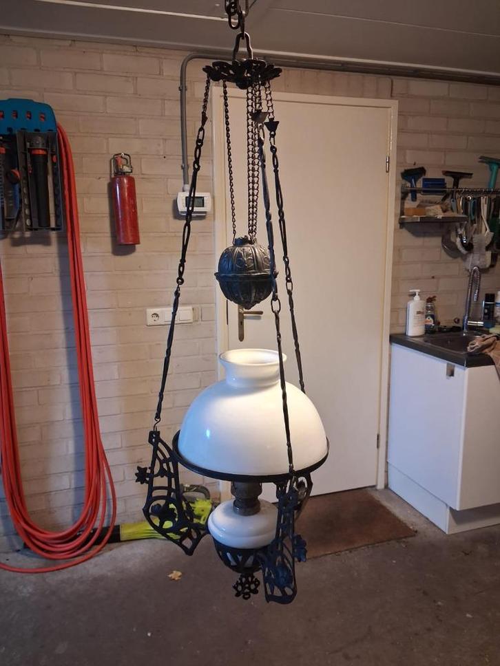 Oude in hoogte verstelbare olie Hanglamp met glaskap, Huis en Inrichting, Lampen | Hanglampen, Gebruikt, 75 cm of meer, Glas, Metaal