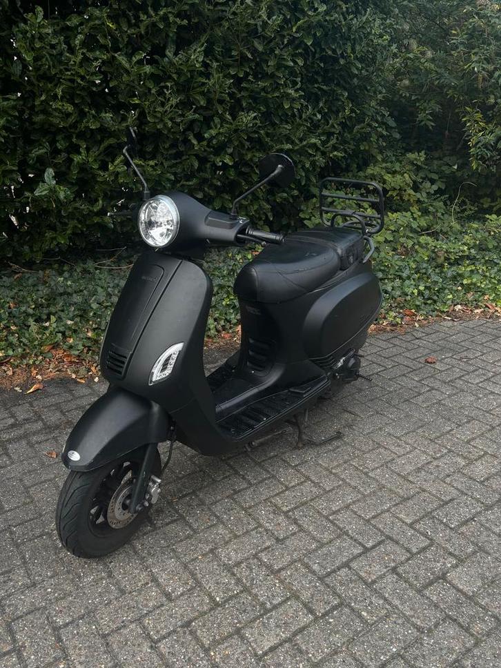 Momo Morino Scooter 50cc (2019) - Opknapper, Fietsen en Brommers, Snorfietsen en Snorscooters, Gebruikt, Overige merken, Benzine