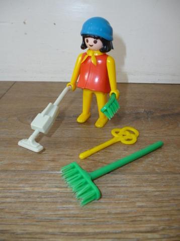Vintage Playmobil Vrouw aan het Schoonmaken beschikbaar voor biedingen