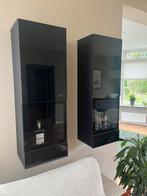 2 zwarte vitrine hangkasten, Huis en Inrichting, Kasten | Vitrinekasten, Ophalen, Minder dan 50 cm, 100 tot 150 cm, Zo goed als nieuw