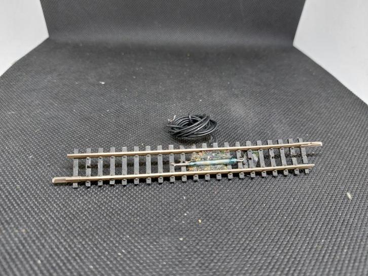 Minitrix - contactrail 104,2mm (zelfbouw) (13881), Hobby en Vrije tijd, Modeltreinen | N-Spoor, Gebruikt, Rails, Gelijkstroom