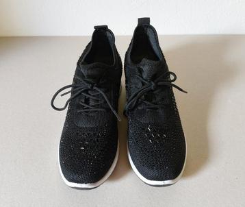Zwarte dames sneaker met steentjes beschikbaar voor biedingen