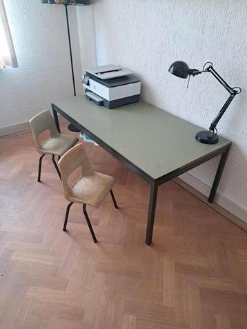 Speeltafel kids incl 2 stoeltjes. beschikbaar voor biedingen