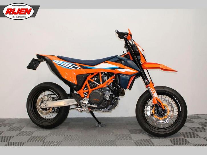 KTM 690 SMC R (bj 2023), Motoren, Motoren | KTM, Bedrijf, SuperMoto, meer dan 35 kW, Minimaal motorrijbewijs A2