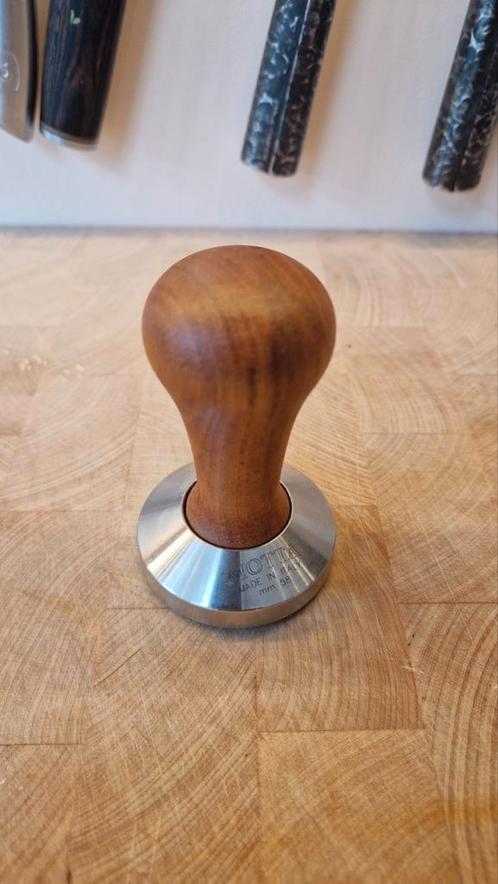 Motta zware koffietamper 58mm met walnoothouten handvat, Witgoed en Apparatuur, Koffiemachine-accessoires, Zo goed als nieuw, Ophalen of Verzenden