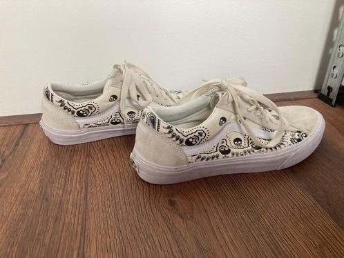 Vans Bandana Style 36 wit zwart skull maat 41 suede, Kleding | Heren, Schoenen, Zo goed als nieuw, Sneakers of Gympen, Wit, Ophalen of Verzenden