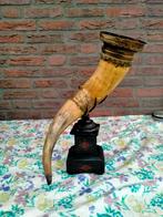 Hoorn op sokkel met decoratieve details, Ophalen of Verzenden