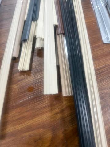 Tapijt strips afwerkprofielen 3m lang diverse kleuren op=op beschikbaar voor biedingen